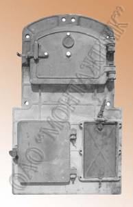 Плита фронтовая в сборе оборудована дверками для загрузки топлива и очистки котла Универсал 6 (-6М) от золы